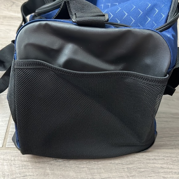 Nike Brasilia Duffel Bag - NEW - Picture 5 of 10